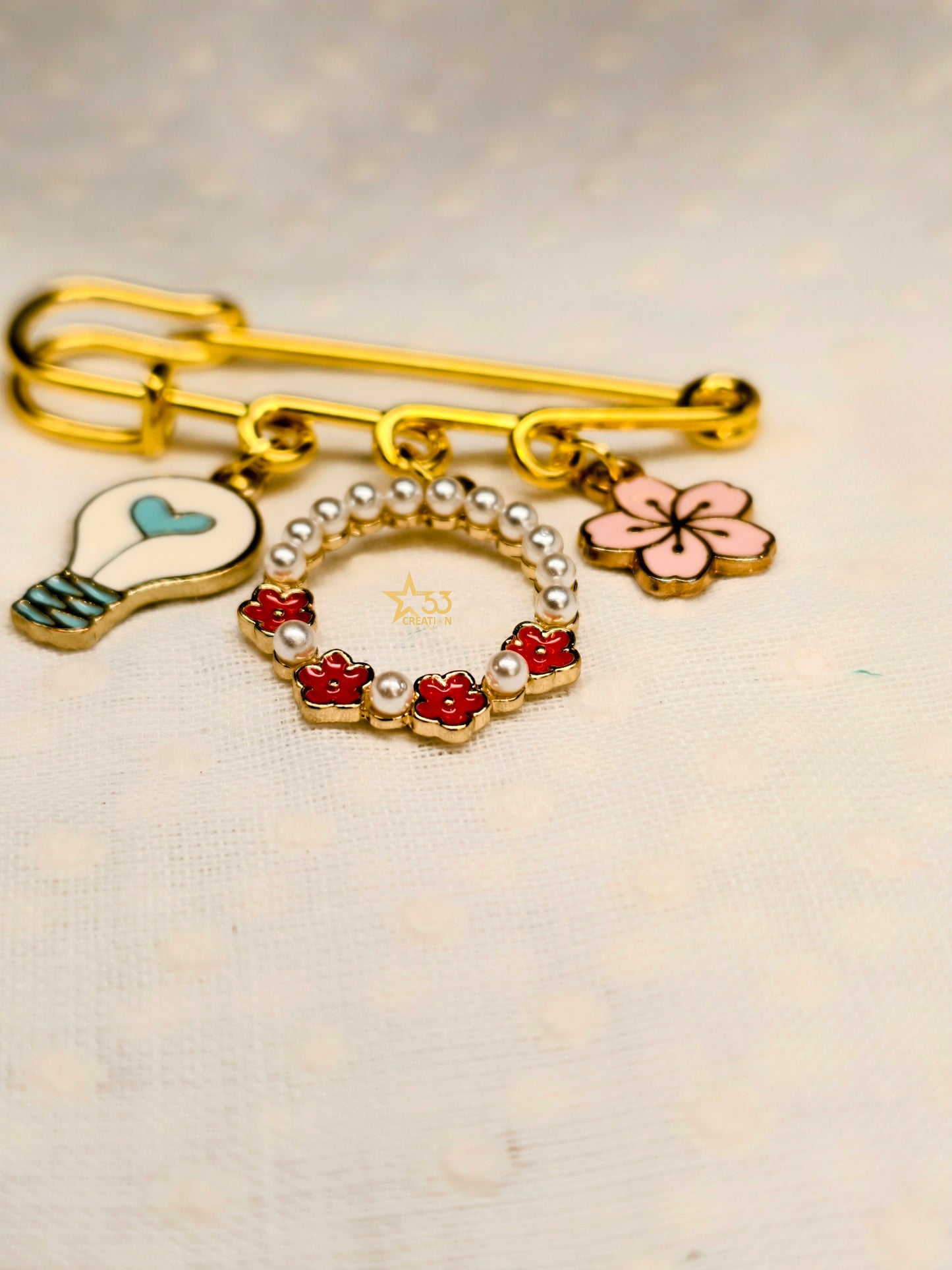 Floral light brooch