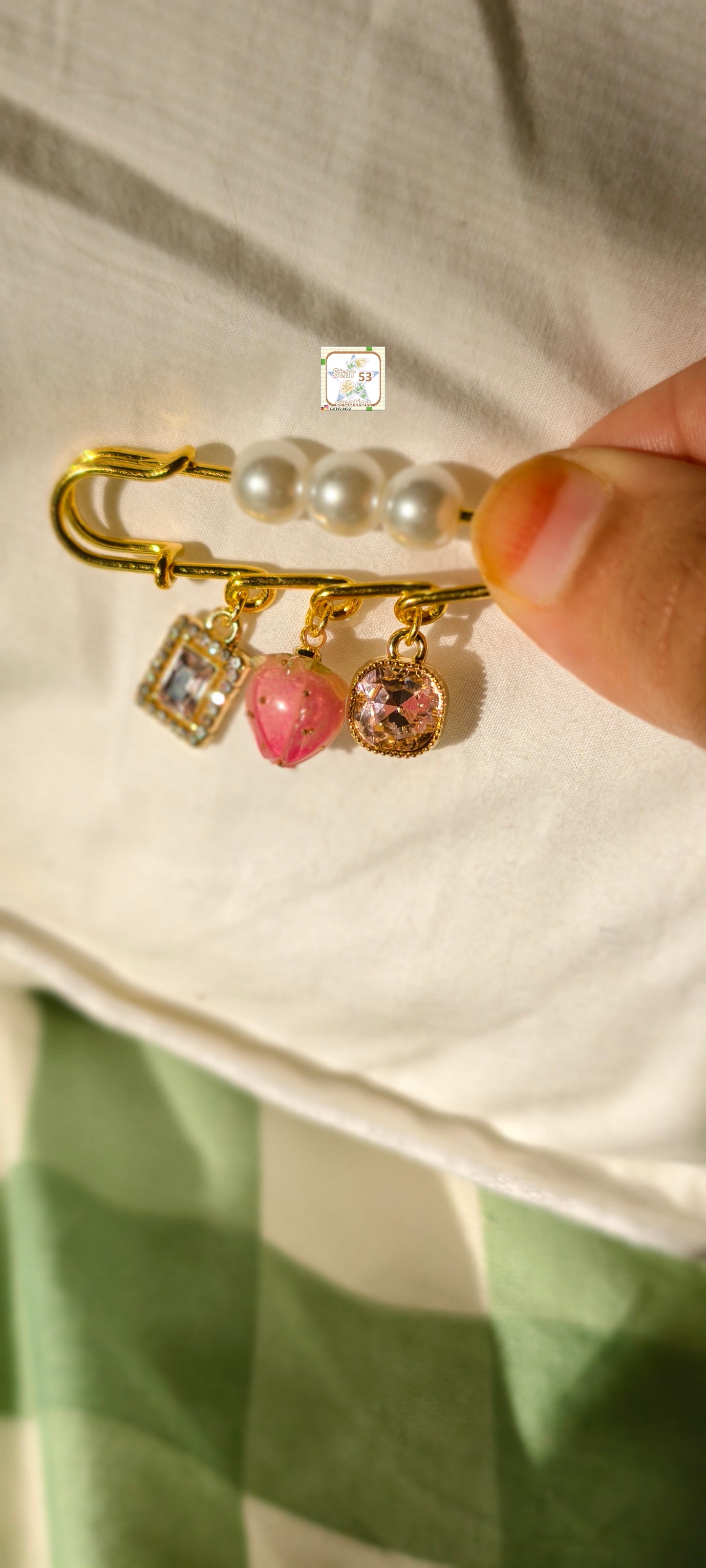 Sparkling floral brooch
