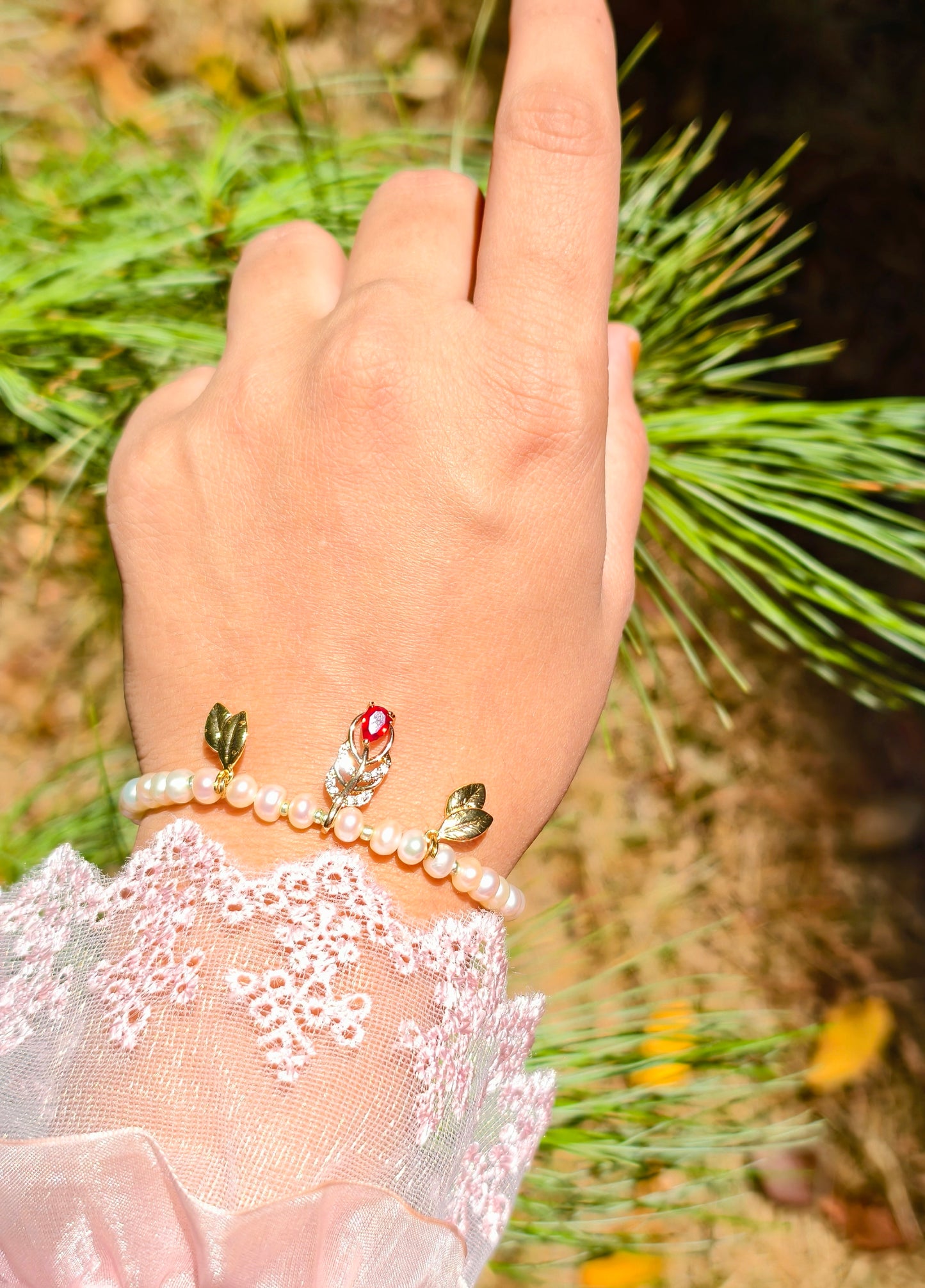 Quill freshwater pearl bracelet